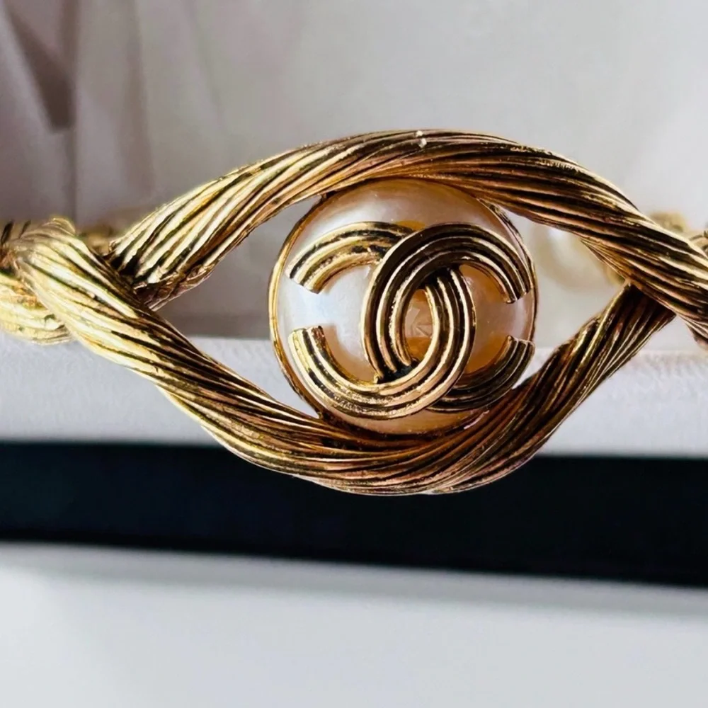 CHANEL Gold Twisted Wire Bracelet with Pearl Accents - Picture 4 of 6